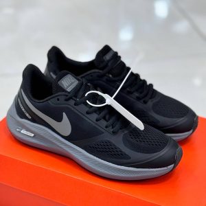 رویه مش تنفس‌پذیر کفش Nike Guide 10