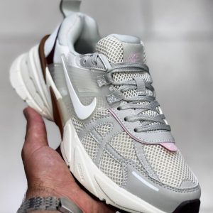 کتونی نایک وی تو کی ران  NIKE V2K RUN  درجه یک کوالیتی