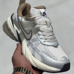 کتونی نایک وی تو کی ران  NIKE V2K RUN درجه یک کوالیتی