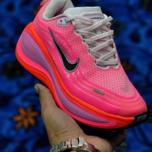 کفش نایک وومرو پلاس زنانه – کیفیت ممتاز  (Nike Vomero Plus)