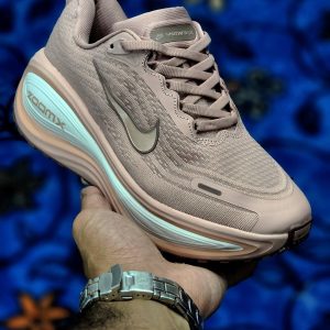 کفش نایک وومرو پلاس زنانه – کیفیت ممتاز  (Nike Vomero Plus)