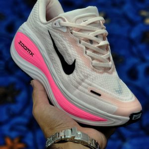 کفش نایک وومرو پلاس زنانه – کیفیت ممتاز  (Nike Vomero Plus)