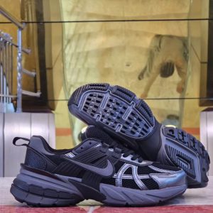 کتونی نایک وی تو کی ران  NIKE V2K RUN  درجه یک کوالیتی