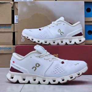 کفش رانینگ On Cloud X 4 با طراحی سبک و راحت برای تمرین و استفاده روزمره