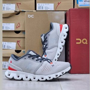 کفش رانینگ On Cloud X 4 با طراحی سبک و راحت برای تمرین و استفاده روزمره