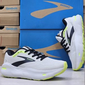 کفش رانینگ بروکس گاست مکس (Brooks Ghost Max) | حداکثر نرمی و ضربه‌گیری برای دویدن طولانی